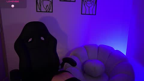 Snapshot of aliceharperx chatting on June 25, 2:00 am Alice online show from June 25, 2:00 am