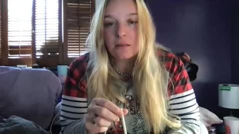 Snapshot of aliceinsmuttyland chatting on December 16, 7:19 pm Alice online show from December 16, 7:19 pm