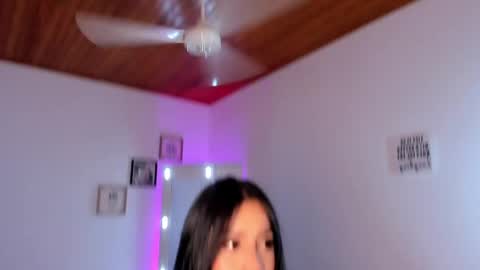 Snapshot of alicekiing_ chatting on May 9, 2:50 am ALICEKIING online show from May 9, 2:50 am