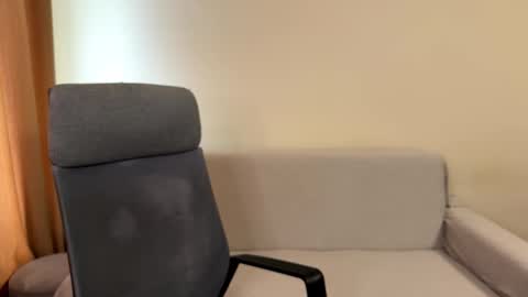 Snapshot of alicekollt chatting on October 2, 8:21 am alicekollt online show from October 2, 8:21 am