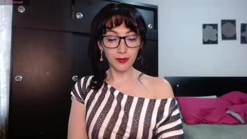 Snapshot of alicelove75 chatting on June 1, 10:00 pm alicelove75 online show from June 1, 10:00 pm