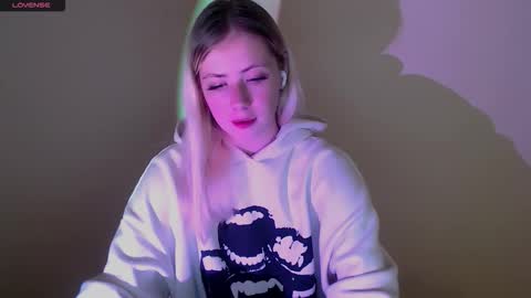 Snapshot of alicemeow_ chatting on September 29, 12:43 pm Alice online show from September 29, 12:43 pm