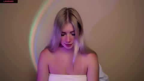 Snapshot of alicemeow_ chatting on October 28, 3:14 pm Alice online show from October 28, 3:14 pm