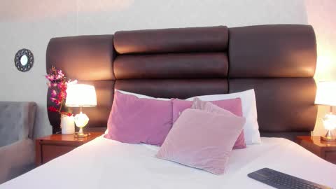 Snapshot of alicemorelli_ chatting on February 28, 10:11 pm Alice Morelli online show from February 28, 10:11 pm