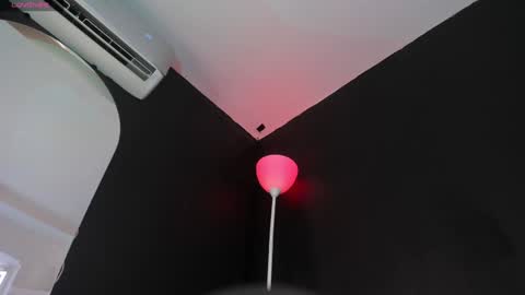 Snapshot of alicepoixxxon chatting on December 19, 6:34 pm ALICE online show from December 19, 6:34 pm