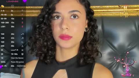 Snapshot of alicestevens_ chatting on October 23, 1:10 pm Alicestevens online show from October 23, 1:10 pm