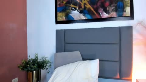 Alice Thompsom online show from April 11, 6:18 am