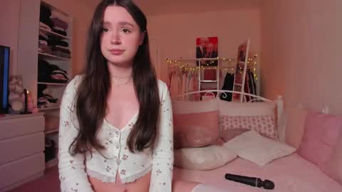 Snapshot of alicexbae chatting on December 12, 3:37 pm from wonderland online show from December 12, 3:37 pm