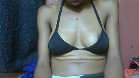 Snapshot of alicia253177 chatting on February 6, 7:02 am alicia253177 online show from February 6, 7:02 am