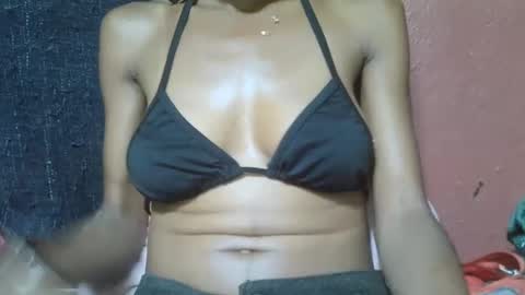 Snapshot of alicia253177 chatting on February 7, 7:50 am alicia253177 online show from February 7, 7:50 am