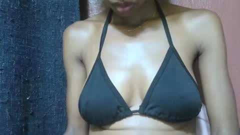 Snapshot of alicia253177 chatting on February 14, 3:43 am alicia253177 online show from February 14, 3:43 am