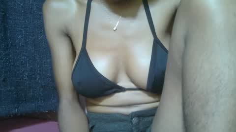 Snapshot of alicia253177 chatting on February 15, 8:33 am alicia253177 online show from February 15, 8:33 am