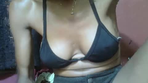 Snapshot of alicia253177 chatting on February 16, 6:21 pm alicia253177 online show from February 16, 6:21 pm