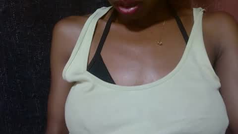 Snapshot of alicia253177 chatting on February 19, 12:11 pm alicia253177 online show from February 19, 12:11 pm