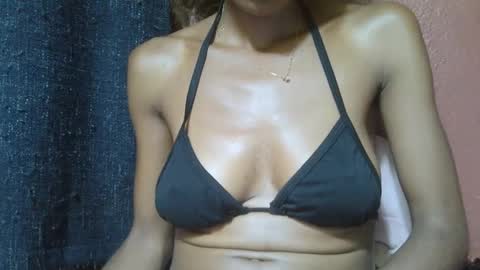 Snapshot of alicia253177 chatting on March 1, 6:21 pm alicia253177 online show from March 1, 6:21 pm