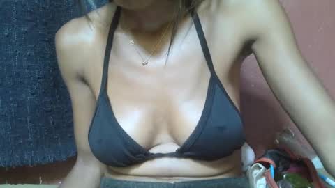 Snapshot of alicia253177 chatting on March 3, 6:22 pm alicia253177 online show from March 3, 6:22 pm