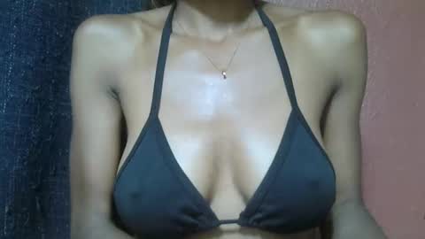 Snapshot of alicia253177 chatting on March 10, 6:49 am alicia253177 online show from March 10, 6:49 am