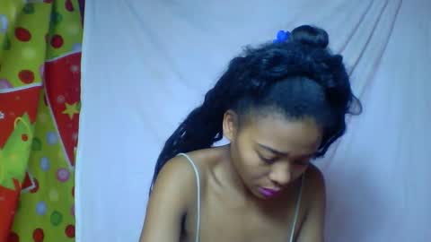 Snapshot of alicia9794 chatting on May 18, 9:04 am alicia9794 online show from May 18, 9:04 am