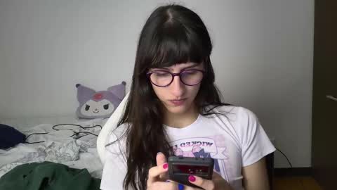 Snapshot of alicia_love29 chatting on December 26, 2:01 am Alice online show from December 26, 2:01 am