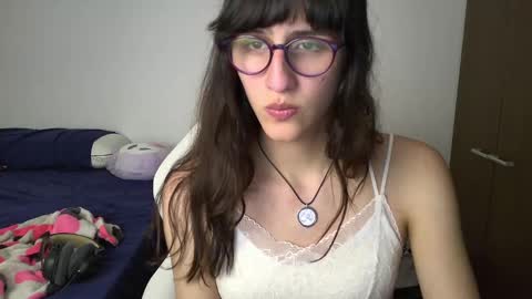 Snapshot of alicia_love29 chatting on January 4, 5:58 am Alice online show from January 4, 5:58 am