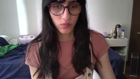 Snapshot of alicia_love29 chatting on February 6, 8:45 pm Alice online show from February 6, 8:45 pm