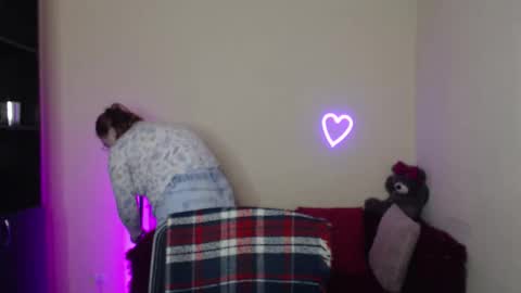 Alicia online show from April 3, 5:27 am