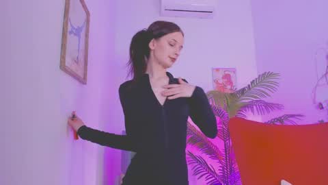 Alicia online show from May 8, 6:19 am