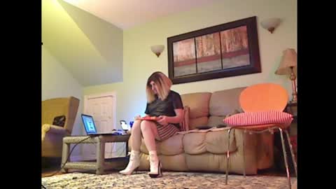 Alicia deHart  Help me reach 1000 Followers. Its FREE online show from February 21, 11:50 pm