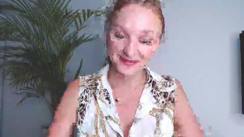 Snapshot of alicialux chatting on October 1, 6:08 am Alicia online show from October 1, 6:08 am