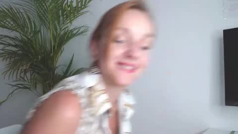 Snapshot of alicialux chatting on October 15, 2:17 pm Alicia online show from October 15, 2:17 pm