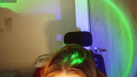 aliciia_23 online show from April 3, 12:52 am