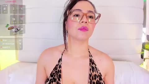 Snapshot of alihamilton_ chatting on June 11, 2:53 am Aliha online show from June 11, 2:53 am