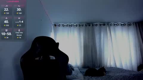 aliice_walker_ online show from February 19, 1:07 pm