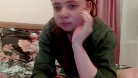 Snapshot of aliiice_stone chatting on November 20, 2:06 pm Alice online show from November 20, 2:06 pm