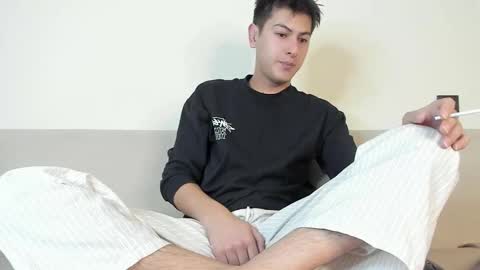 Snapshot of alikuskya chatting on November 11, 12:43 am Dan online show from November 11, 12:43 am