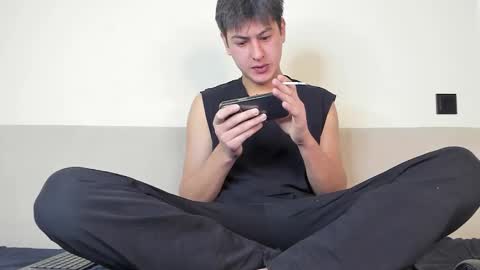 Snapshot of alikuskya chatting on December 4, 1:04 am Dan online show from December 4, 1:04 am