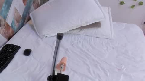 Snapshot of alina_doll1 chatting on February 1, 7:34 pm alina_doll1 online show from February 1, 7:34 pm