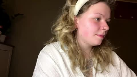 Snapshot of alinahotgirl chatting on April 24, 9:06 pm Alina online show from April 24, 9:06 pm
