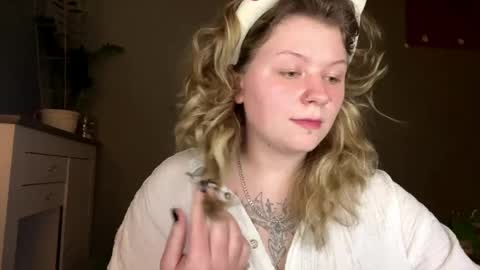 Snapshot of alinahotgirl chatting on April 28, 9:53 pm Alina online show from April 28, 9:53 pm
