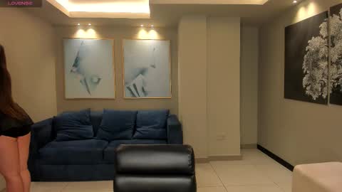 alinakravitz_ online show from March 18, 7:17 pm