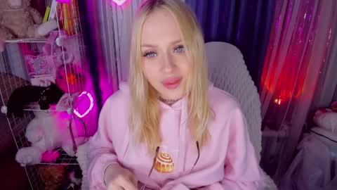 alinaocean online show from April 9, 4:56 pm