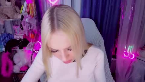 alinaocean online show from April 15, 3:52 pm