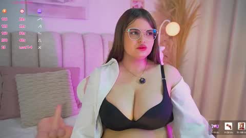 alinnajohnson online show from January 13, 10:09 am