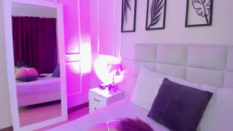 Snapshot of alisa_walker chatting on March 3, 8:11 pm online show from March 3, 8:11 pm