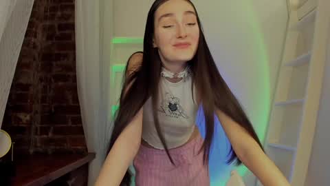 Snapshot of alisaacoy chatting on January 2, 8:35 pm alisa online show from January 2, 8:35 pm