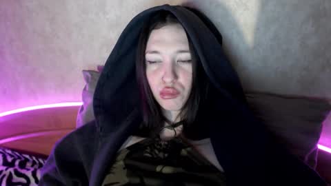 alisaadoll online show from February 8, 1:36 pm