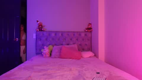 Snapshot of alisha_olsen_ chatting on December 4, 4:33 am alisha_olsen_ online show from December 4, 4:33 am