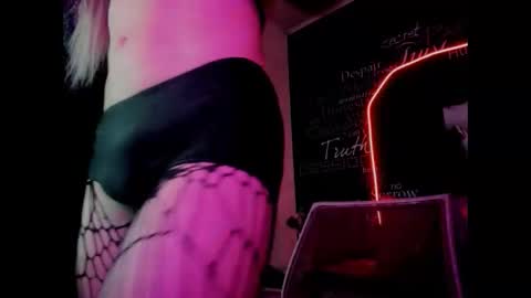 alishaa_nixx online show from September 15, 3:50 am