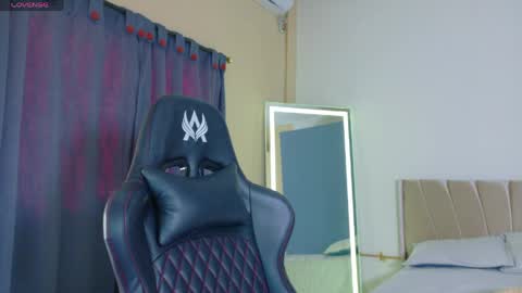 Snapshot of alishaa_sweet chatting on May 25, 12:44 pm Alisha online show from May 25, 12:44 pm