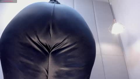 Snapshot of alishapalmer chatting on May 26, 12:01 pm online show from May 26, 12:01 pm